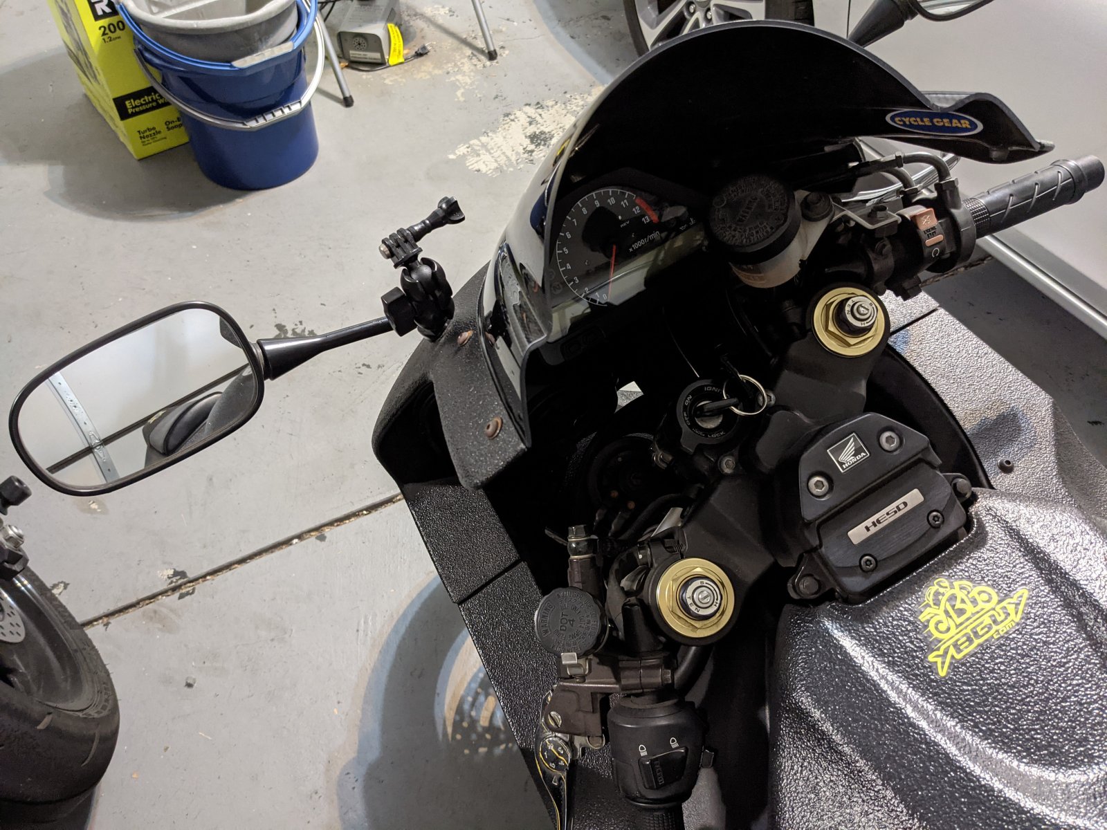 CBR1000-GoPro-Mount-Front Mount-05.jpg