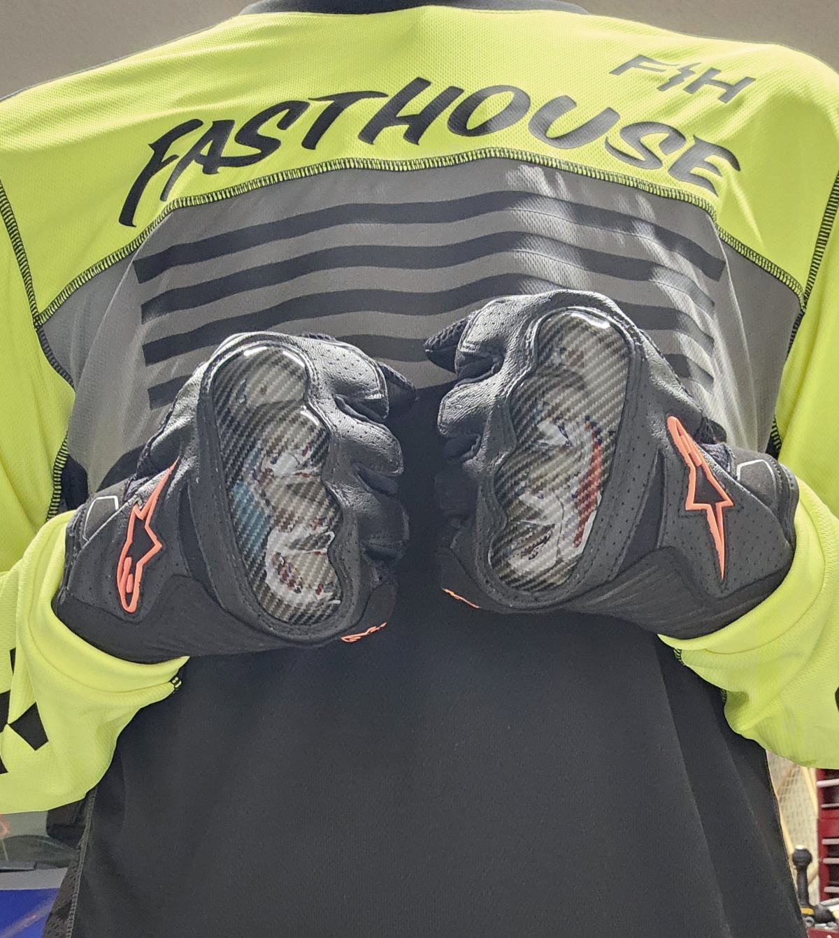 Jersyt Gloves Armor 3.jpg