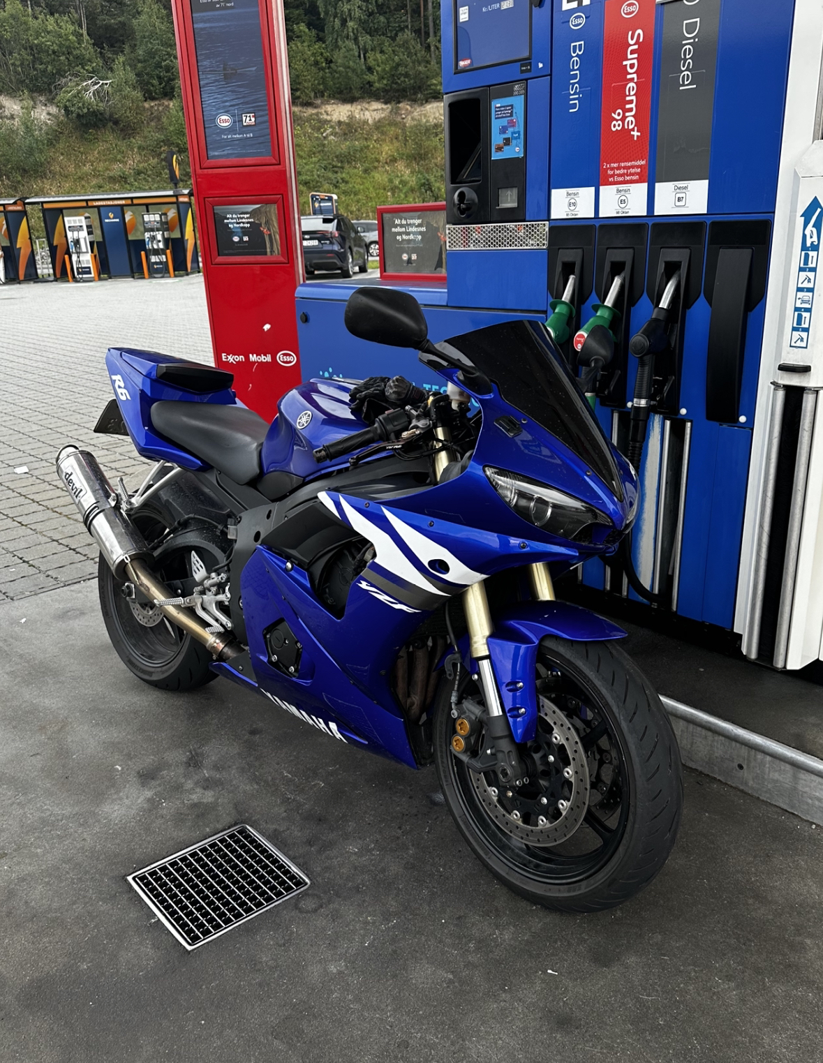 r6_img_01.jpg