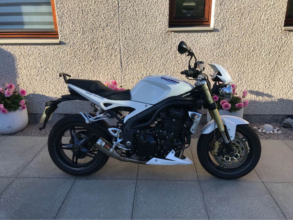 triumph speed triple.jpg